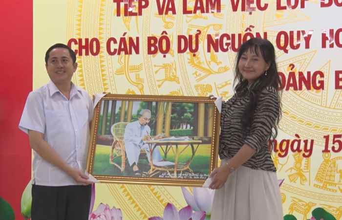 Vĩnh Châu: Tiếp và làm việc với Đoàn nghiên cứu thực tế Lớp Bồi dưỡng, cập nhật kiến thức cán bộ dự nguồn quy hoạch chức danh Ủy viên BCH Đảng bộ tỉnh